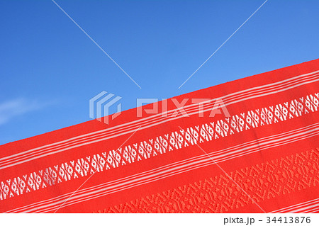 和風素材、キュッキュッ絹鳴り、博多の帯、背景青空 34413876