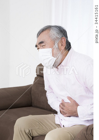 体調の悪いシニア 腹痛 胃腸炎 食中毒 体調の悪いシニア 腹痛 胃腸炎 食中毒 34415161