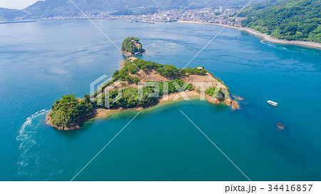 能島(愛媛県今治市/しまなみ海道)を上空から望む風景 能島(愛媛県今治市/しまなみ海道)を上空から望む風景 34416857