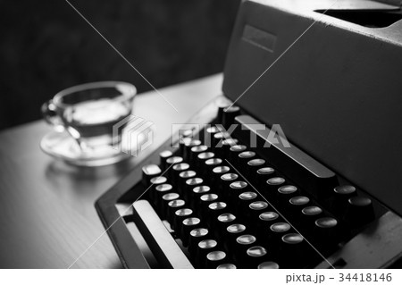 old typewriter on the table. Black and White tone old typewriter on the table. Black and White tone 34418146