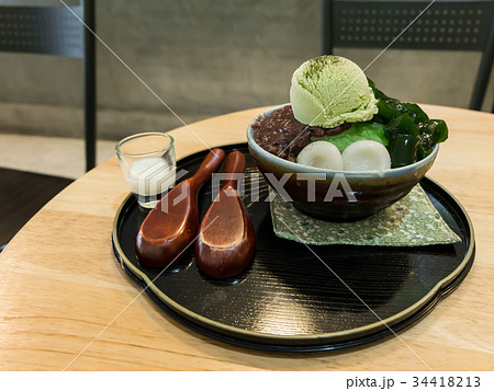 Japanese green tea shaved ice  34418213