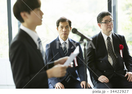 ビジネス　入社式のスピーチ 34422927