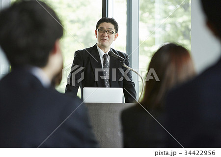 ビジネス　会社の式典 34422956