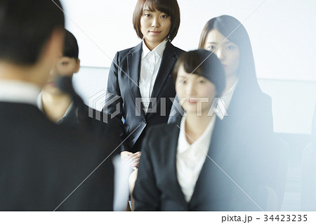 ビジネス　入社式 34423235