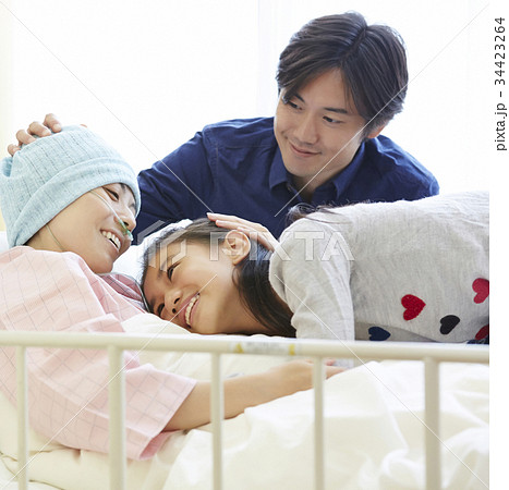闘病を支える家族 34423264