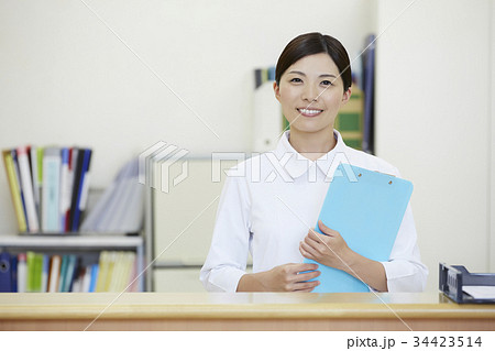 病院　受付　看護師　医療事務　ポートレート 34423514