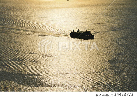 黄昏の航跡1（高松屋島より） 34423772