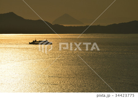 黄昏の船影1（高松屋島より） 34423775