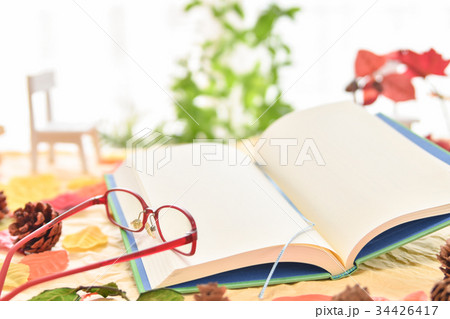 読書の秋 読書の秋 34426417