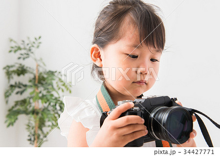 カメラを持つ女の子 34427771