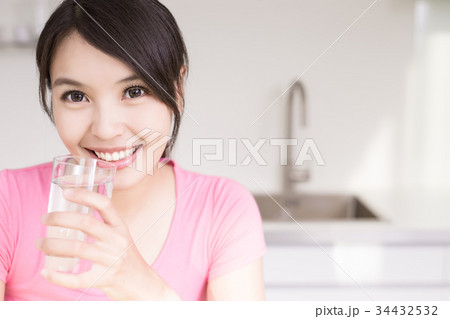 woman drink water woman drink water 34432532