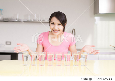 woman drink water woman drink water 34432533