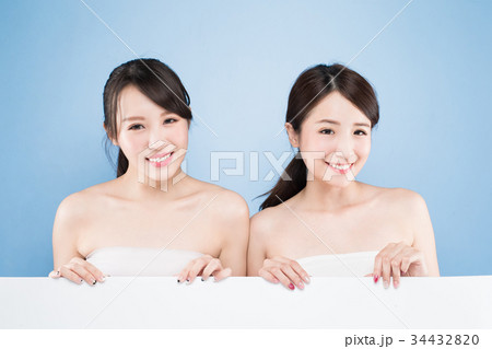 two beauty woman 34432820