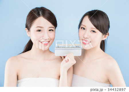 two beauty woman two beauty woman 34432897