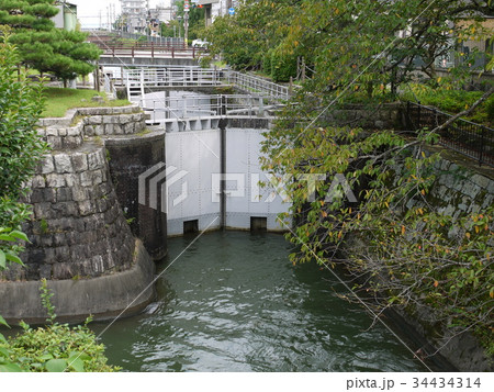 琵琶湖第一疎水の入口にある閘門を京都側から見る 34434314