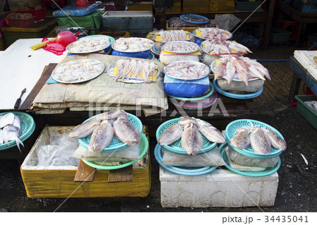 チャガルチ市場付近の魚屋 34435041