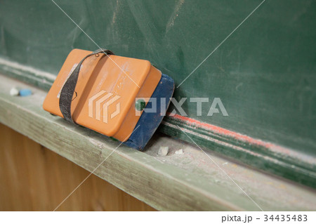 黒板と黒板消し 34435483