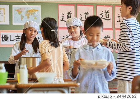 小学校 給食 昼休み 小学校 給食 昼休み 34442665