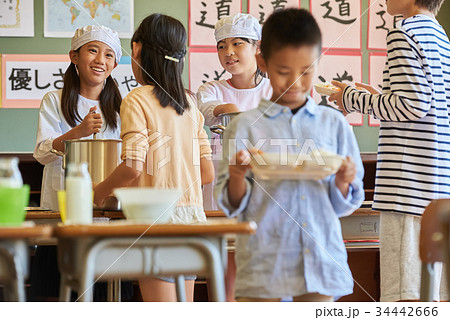 小学校 給食 昼休み 小学校 給食 昼休み 34442666