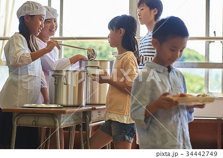 小学校 給食 昼休み 小学校 給食 昼休み 34442749