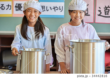 小学校 給食 昼休み 34442816