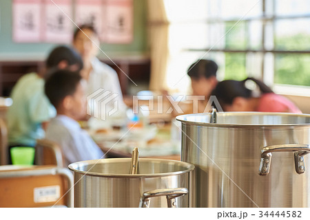 小学校 給食 昼休み 小学校 給食 昼休み 34444582