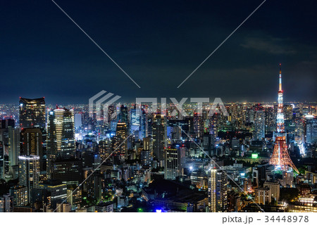 東京都心の都市風景と東京タワーの夜景 東京都心の都市風景と東京タワーの夜景 34448978