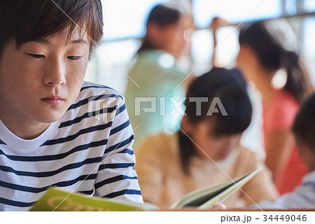 小学校 休み時間 教室 34449046