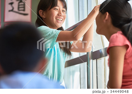 小学校 休み時間 教室 34449048