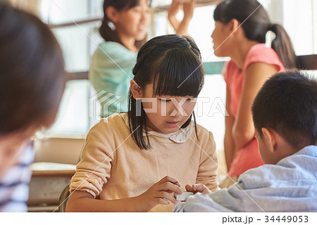小学校 休み時間 教室 小学校 休み時間 教室 34449053