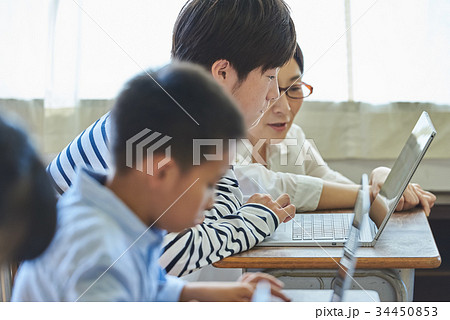 小学校 授業 パソコン 34450853