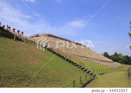 科野の里歴史公園 森将軍塚古墳にて 科野の里歴史公園 森将軍塚古墳にて 34451057