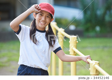 小学校 体育 グラウンドの写真素材