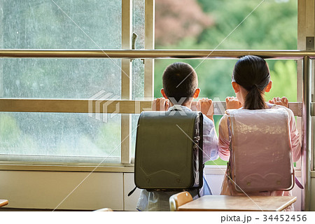 小学校 教室 放課後 小学校 教室 放課後 34452456