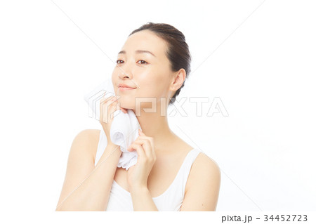 お風呂上がりの女性 お風呂上がりの女性 34452723