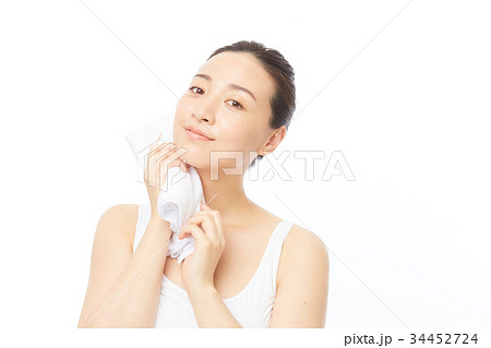 お風呂上がりの女性 お風呂上がりの女性 34452724