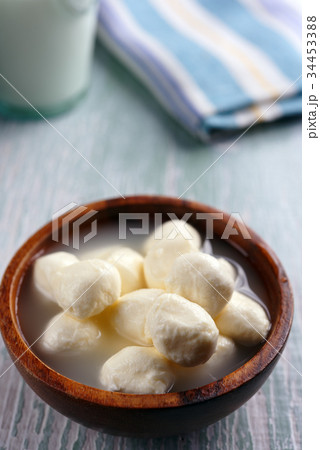 Mozzarella balls in brine Mozzarella balls in brine 34453388