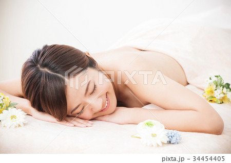 エステ　女性　ビューティー　美容　エステサロン 34454405