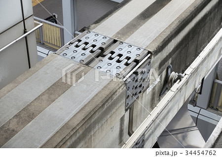 阪急宝塚線「蛍池駅」大阪モノレールHotarugaikeレールのジョイント部エキスパン 阪急宝塚線「蛍池駅」大阪モノレールHotarugaikeレールのジョイント部エキスパン 34454762