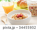 朝食 ヨーグルト パン オレンジジュース 34455932