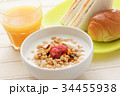 朝食 ヨーグルト サンドイッチ パン オレンジジュース 34455938