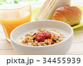 朝食 ヨーグルト サンドイッチ パン オレンジジュース 34455939