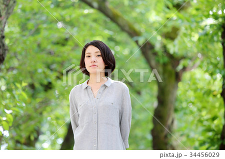 新緑 ミドル女性 新緑 ミドル女性 34456029