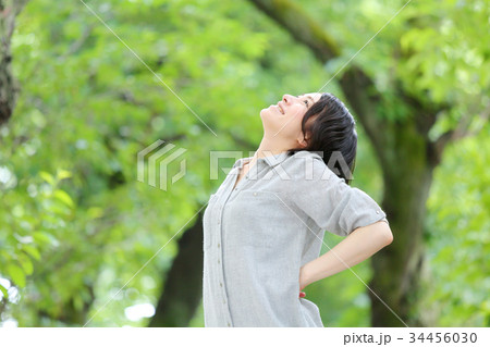 新緑　ミドル女性 34456030