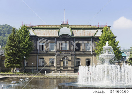 北海道　旧日本郵船小樽支店　運河公園の噴水と 34460160
