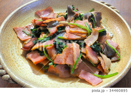 ベーコンとほうれん草のソテー 34460895