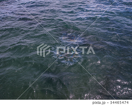 oil leaking from USS Arizona / 戦艦アリゾナから今も漏れる油 oil leaking from USS Arizona / 戦艦アリゾナから今も漏れる油 34465474