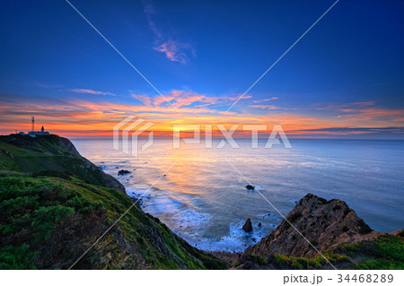 Sunset on the rocky coast in Cabo da Roca Sunset on the rocky coast in Cabo da Roca 34468289