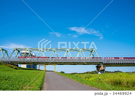 武蔵野線　鉄橋　列車通過中 34469924