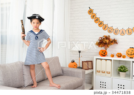 confidence girl holding a pirate toy pistol 34471838